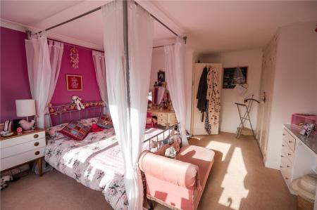 Bedroom 2 (2)