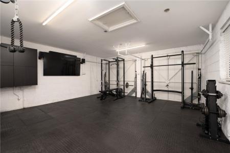 Gym/Garage