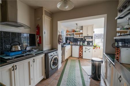 Kitchen (2)