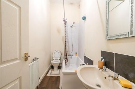 221b - Bathroom