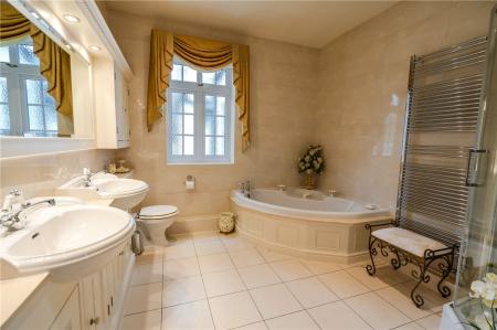 En-Suite Bathroom