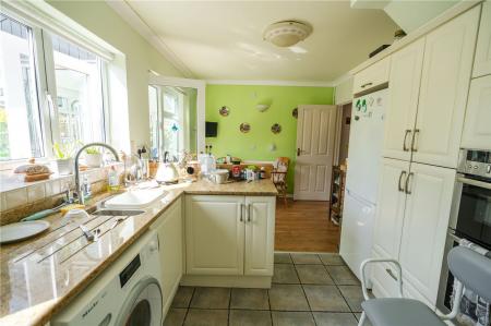 Kitchen Diner (2)