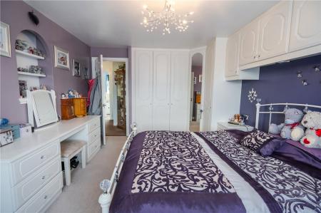Bedroom 1 (2)