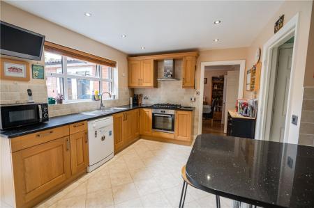 Kitchen (2)