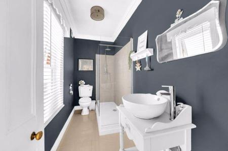 Gf Shower Room