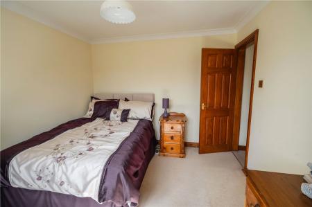 Bedroom 2 (2)