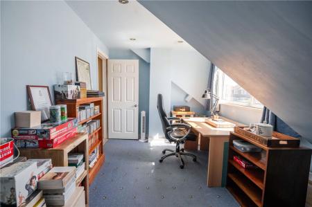 Bedroom 2 (2)