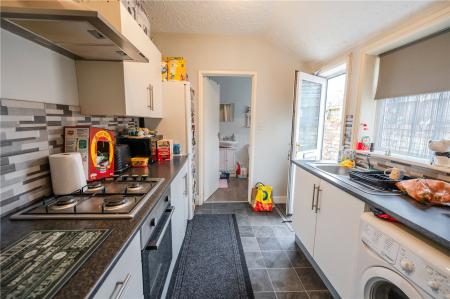 84a Kitchen (2)