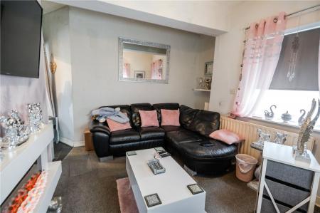 84a Living Room (2)