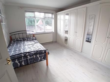 Bedroom 2 (2)