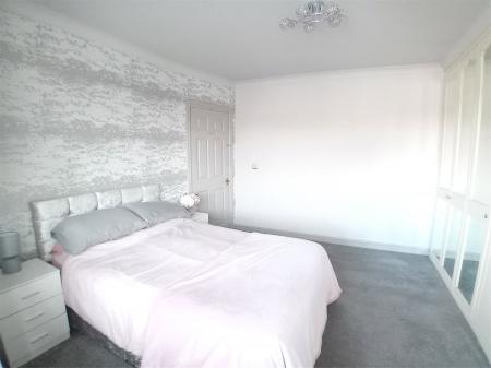 Bedroom 1 (2)