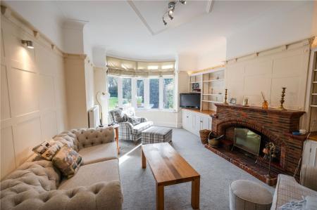 Living Room (2)