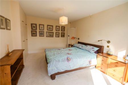 Bedroom 2 (2)