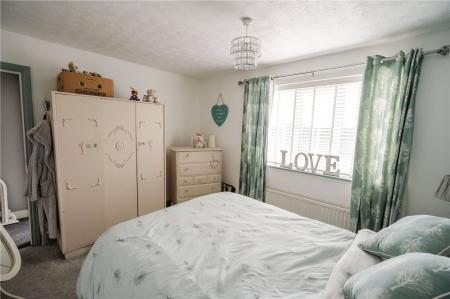 Bedroom 2 (2)