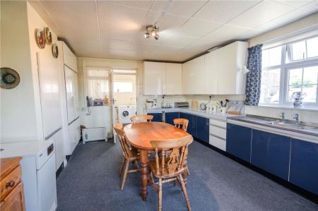 Kitchen (2)