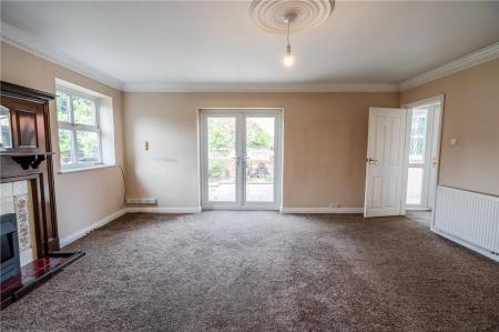 Living Room (2)