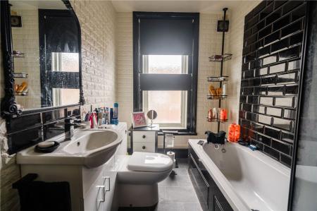 Flat 4 - Bathroom