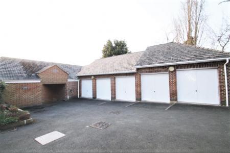 2 Coniston Court 003.jpg