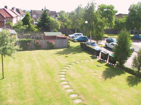 10 Chalfont view garden.jpg