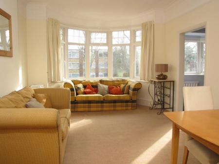 23 Roxborough Avenue 006.jpg