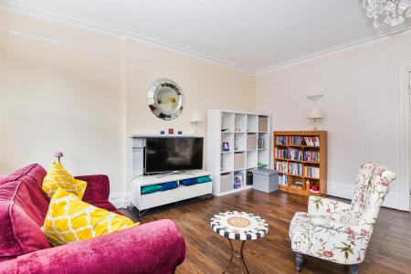 55a High Street - Lounge alt.JPG