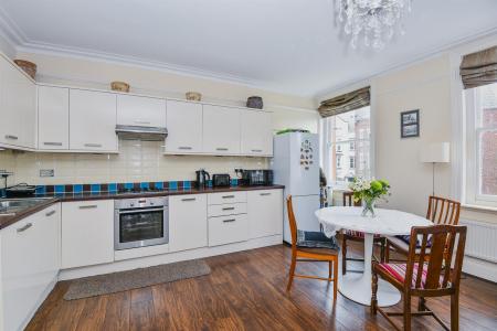 55a High Street - Kitchen main.JPG
