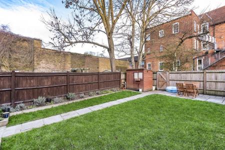 1.55 High Street - Garden.jpg