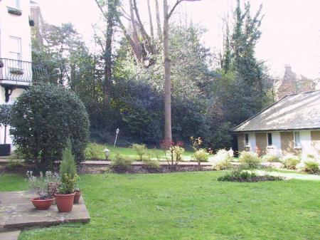 Summit House common gdns.jpg