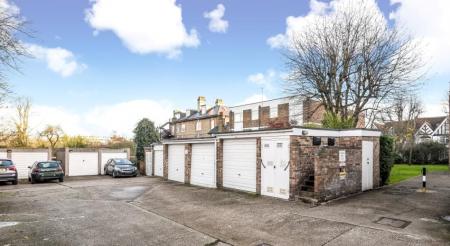 5 Drummond Court- Garages..jpg