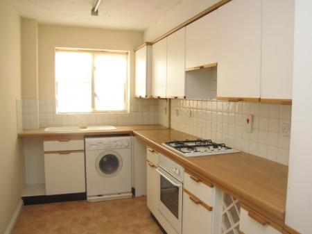 12 Knowles Court kitchen vacant.jpg