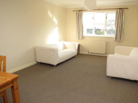 12 Knowles Court lounge.jpg