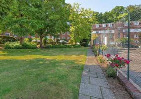 72 Herga - Communal Garden.jpg