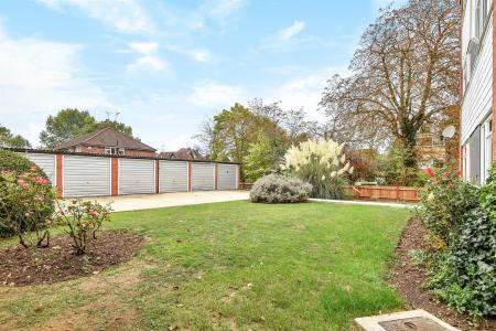 7 Chestnut - Gardens & Garages.jpg