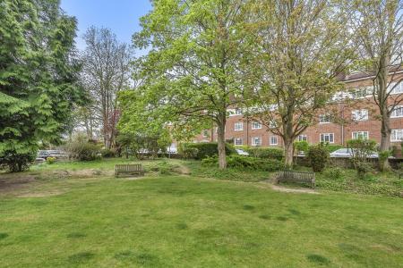 58 Herga Court - Communal Grounds.jpg