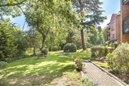 14 The Garlands - Communal Garden.jpg