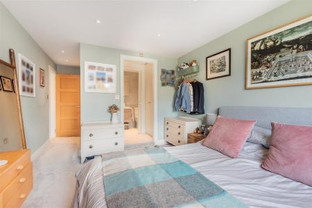 5 Drummond Court - Bed 1 to En Suite.jpg