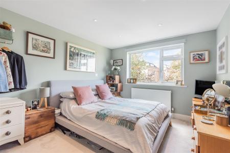 5 Drummond Court - Bedroom 1.jpg