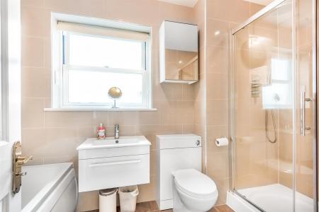 Brickfield House - En-Suite.jpg