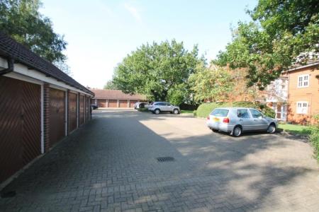 6 St Saviours Court 009.jpg