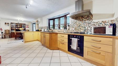 Media image 04