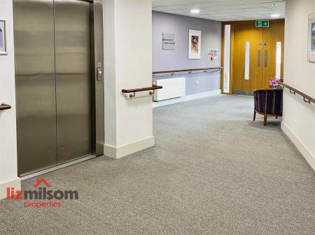 2nd floor loft closeby