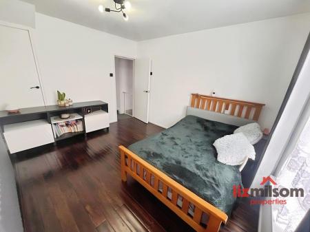 77010124-BEDROOM.jpg