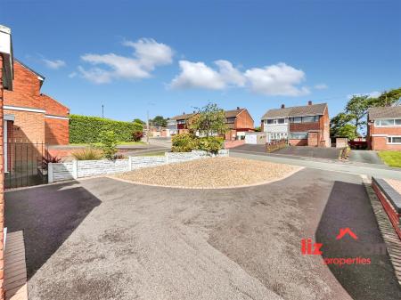 f3b9bca4-IMG_9303.JPG_enhanced - driveway.jpg