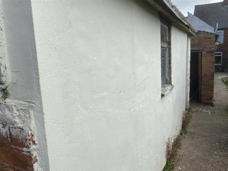 Outbuilding belong to No 21