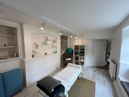 WhatsApp Image 2024-08-27 at 13.45.05.jpeg