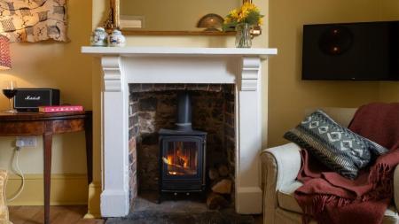 Sitting room wood fire.jpg
