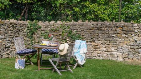 garden table chairs.jpg