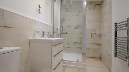 8442264-interior15.jpg