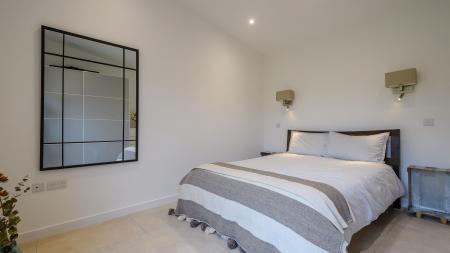 8442264-interior18.jpg