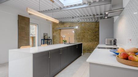 8442264-interior08.jpg